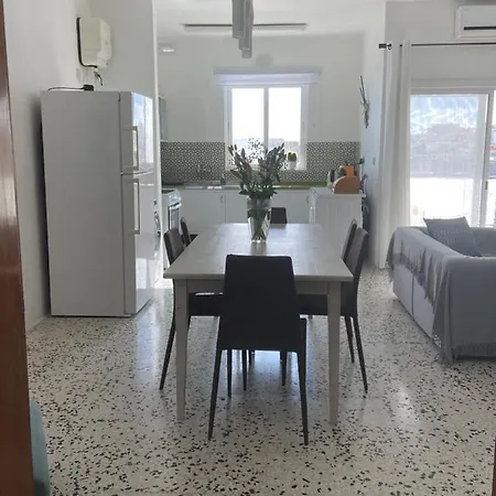 Sea Front Retro Style Apartment *