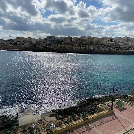 Apartment Sea Front Retro Style Marsaskala